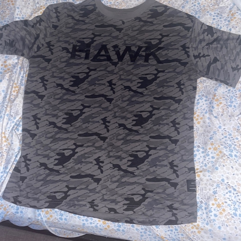 Tony hawk medium camo shirt